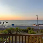 La Riva Del Mare 公寓 *