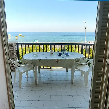 La Riva Del Mare * סנטה תרזה די ריבה
